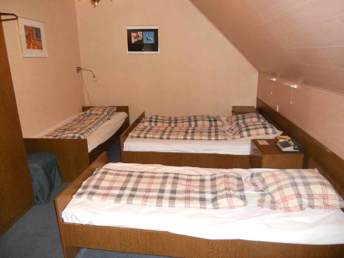 Hotel Ten Putte Gistel Buitenkant foto